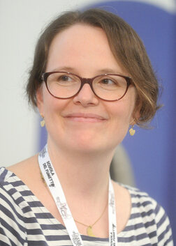 Profile photo of Raina Telgemeier