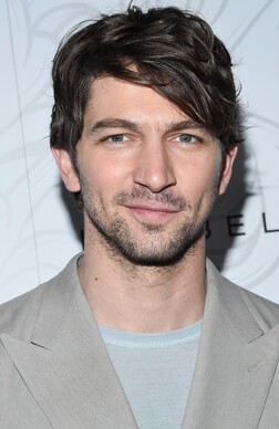 Profile photo of Michiel Huisman