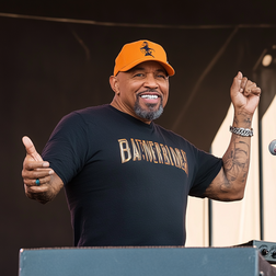 Profile photo of Aaron Neville