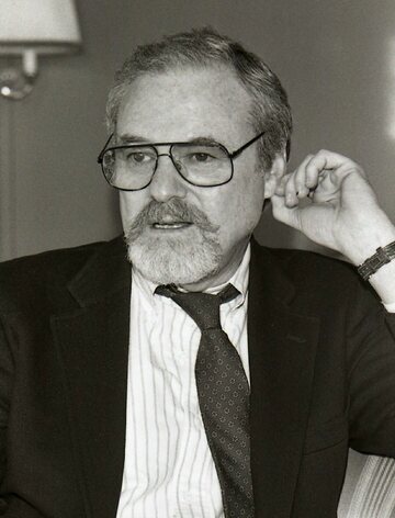 Profile photo of Alan J. Pakula