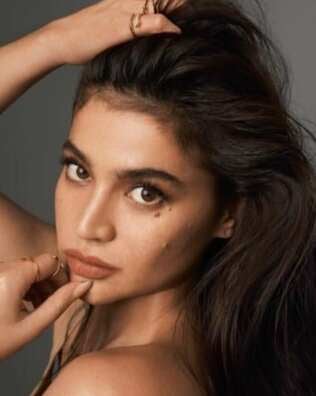 Profile photo of Anne Curtis