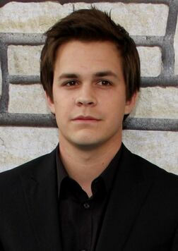 Profile photo of Johnny Simmons